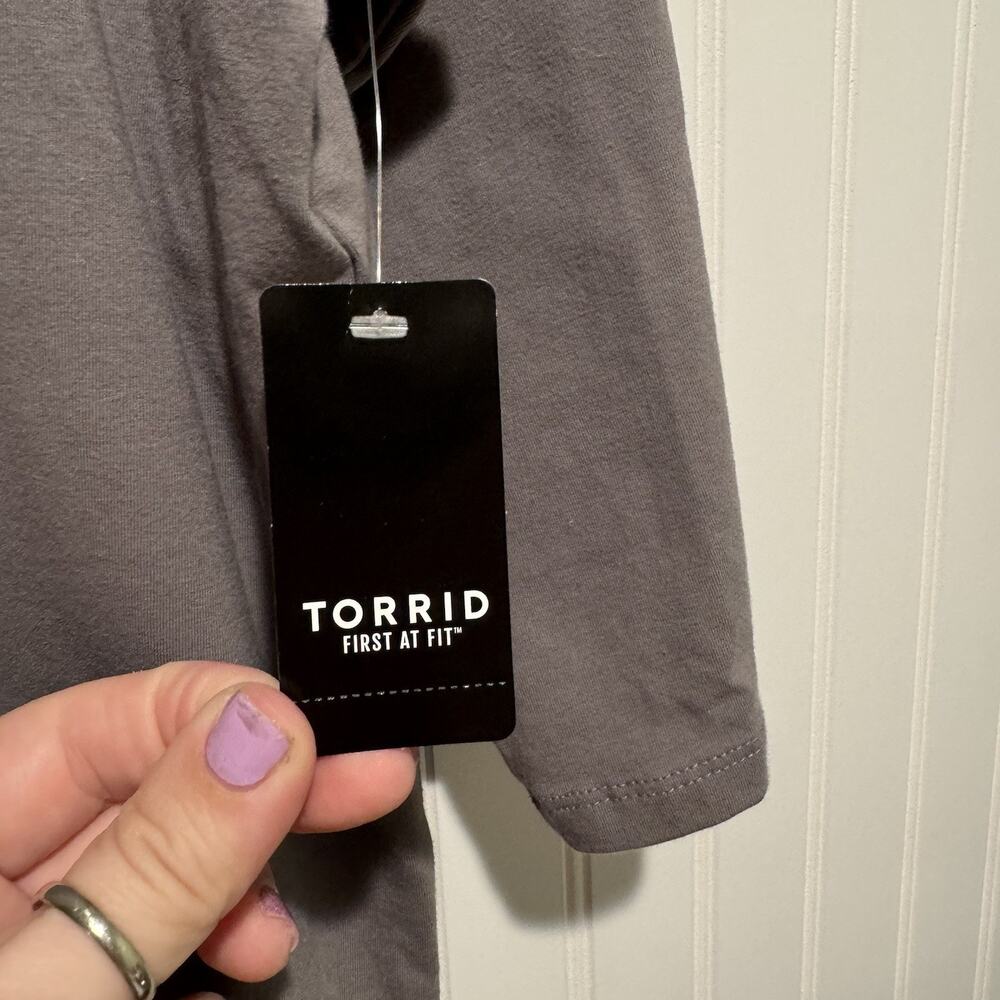 Torrid Gray Foxy V Neck Zip Front Tee NEW Plus Size 4X - Picture 4 of 6